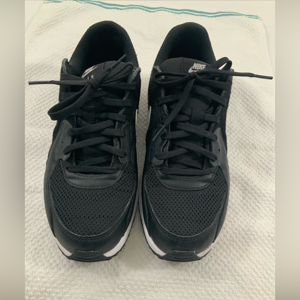 Nike Men's Black Sneakers, Nike Air Max. Retro Max air size 7.5